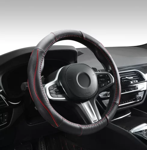 Valódi bőr kormányvédő szellőző lyukacsos  Piros betétes mintával - 40cm