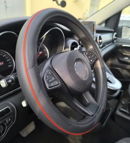 Bőrhatású Kormányvédő 38cm / Piros betétes