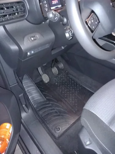 Peugeot Rifter 2018- (ovális rögzítés, lehajható ülés) Gledring méretpontos gumiszőnyeg szett