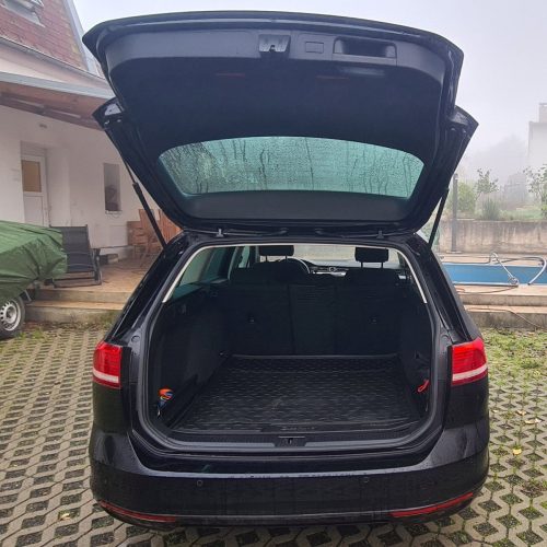 VW Passat B8 2015- (combi) Gledring méretpontos csomagtértálca