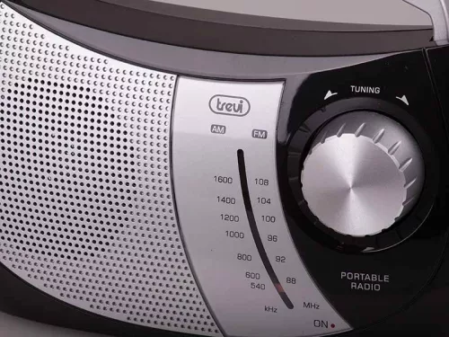 Trevi RA 764 Black Kompakt és könnyű hordozható AM/FM rádió fekete színben
