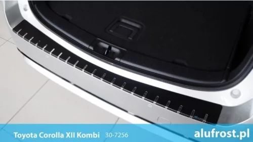 Ochranná lišta hrany kufru Toyota Corolla 2018-2024 (combi, carbonová folie)