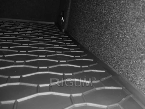 VW Golf VIII. 2020- (hatchback) Rigum méretpontos csomagtértálca