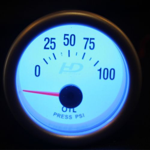 Olajnyomás mérőóra fekete számlappal LED7704