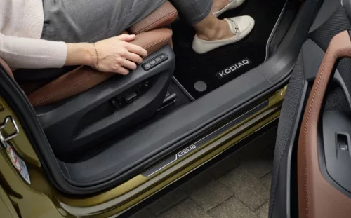 Küszöbvédő lécek Škoda Kodiaq II. 2024- (első, fekete)