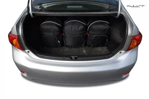 Toyota Corolla 2006-2013 (sedan) Kjust autós táska szett csomagtartóba