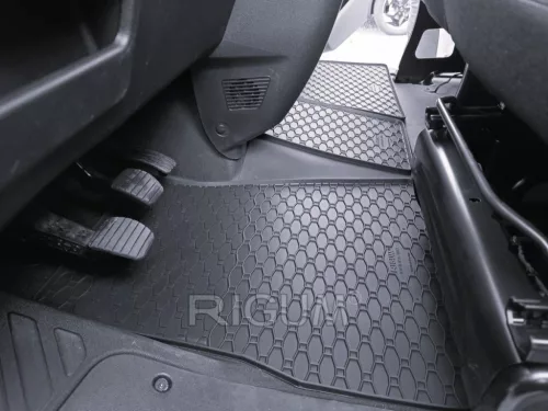 Renault Master 2024- Rigum méretpontos gumiszőnyeg szett