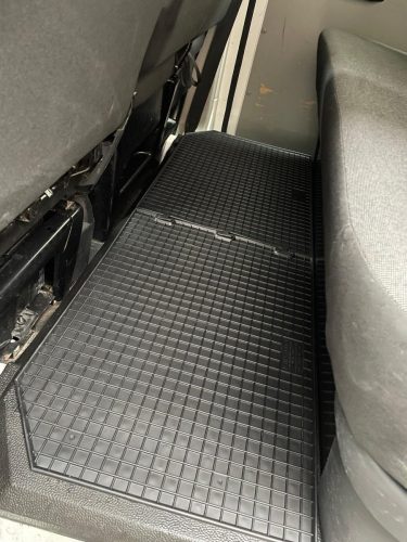 Univerzális gumiszőnyeg furgonokhoz (125x44cm)