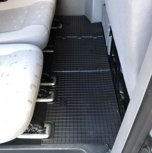 VW Transporter T5 2003-2015 (2. sor) CIK méretpontos gumiszőnyeg